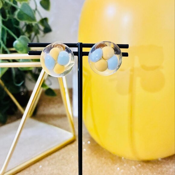 Yellow light blue resin stud earrings, - Picture 4 of 4